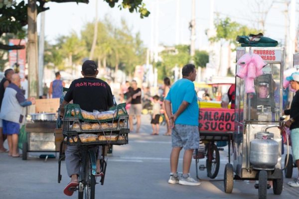 comerciantes-beira-mar-fortaleza